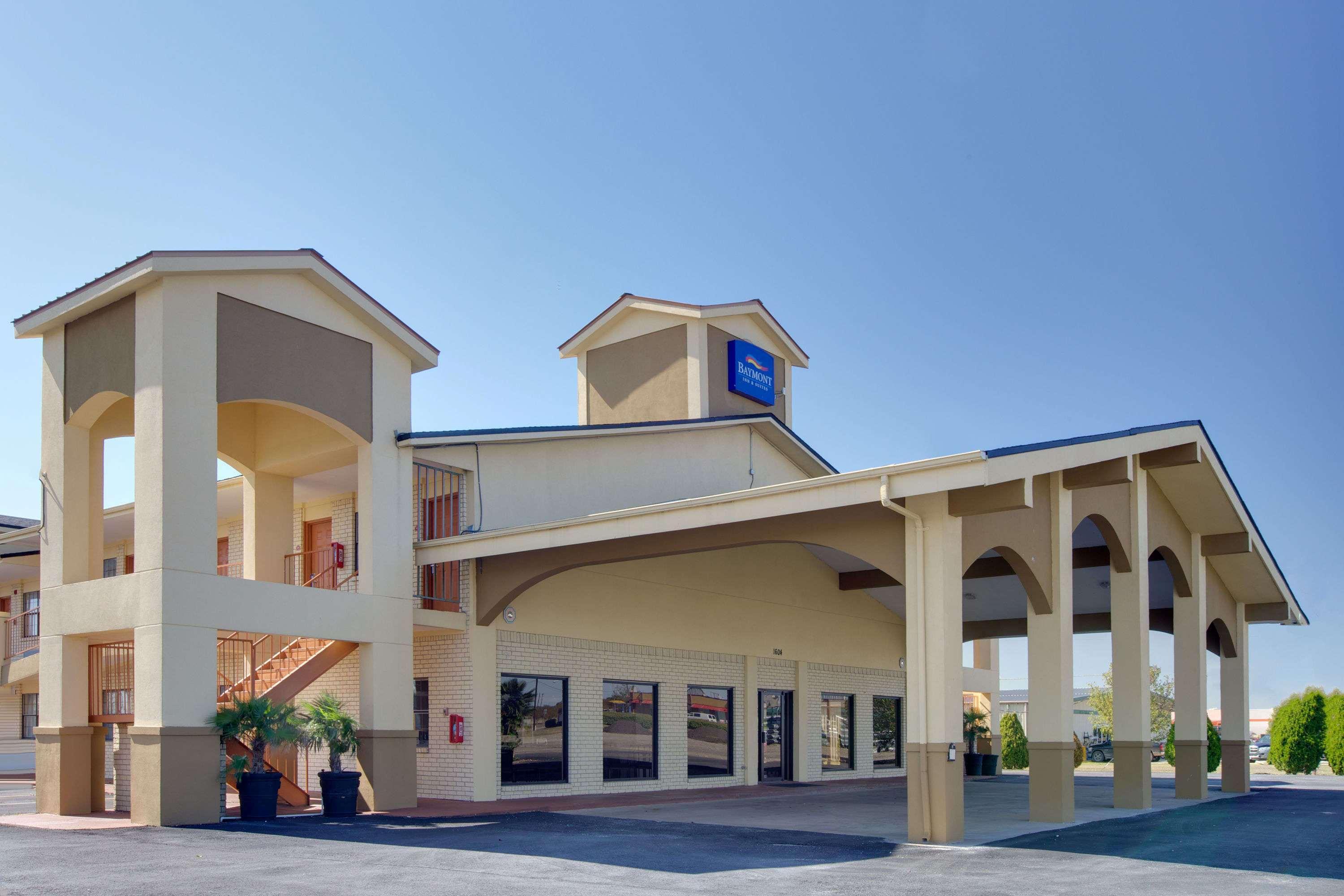 Baymont By Wyndham Terrell Hotel Exterior foto