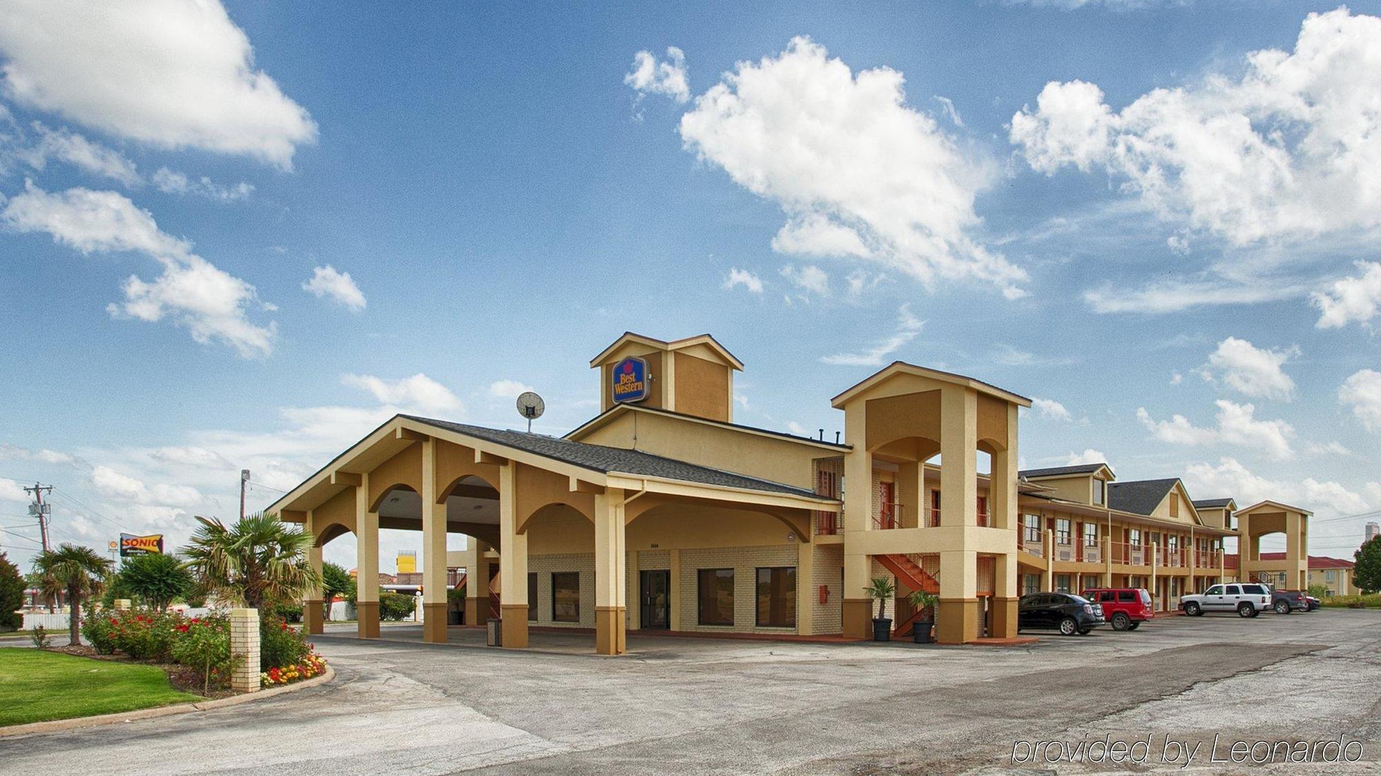 Baymont By Wyndham Terrell Hotel Exterior foto